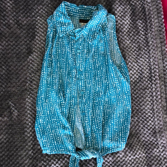 Cute tie top - Picture 2 of 2